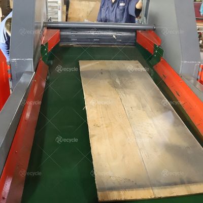 Soft Material Plastic Film Cutting Machine with Overseas Engineer Guide Installation